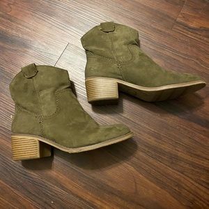Merona Boots Womens 8 Green Suede
Block Heel Bootie Target Western